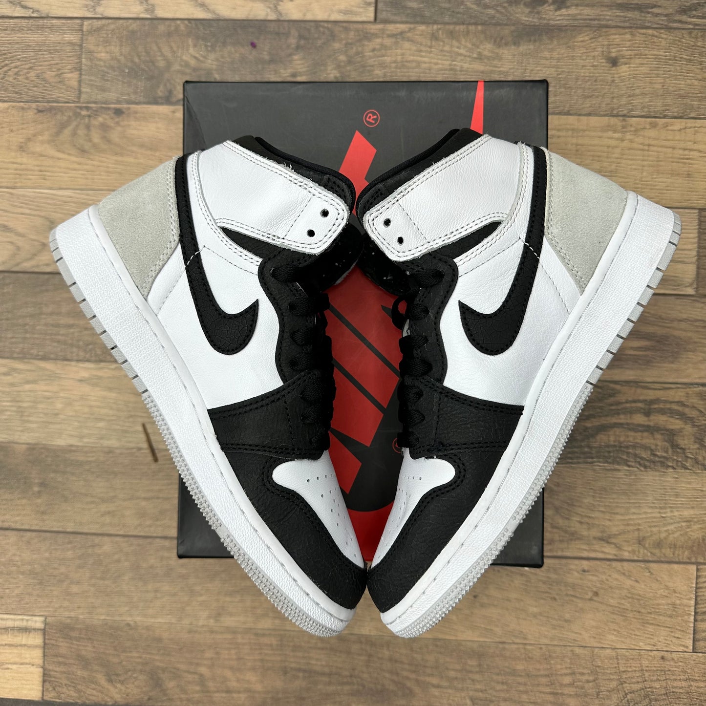 Jordan 1 High Bleached Coral Sz 5Y (Preowned)