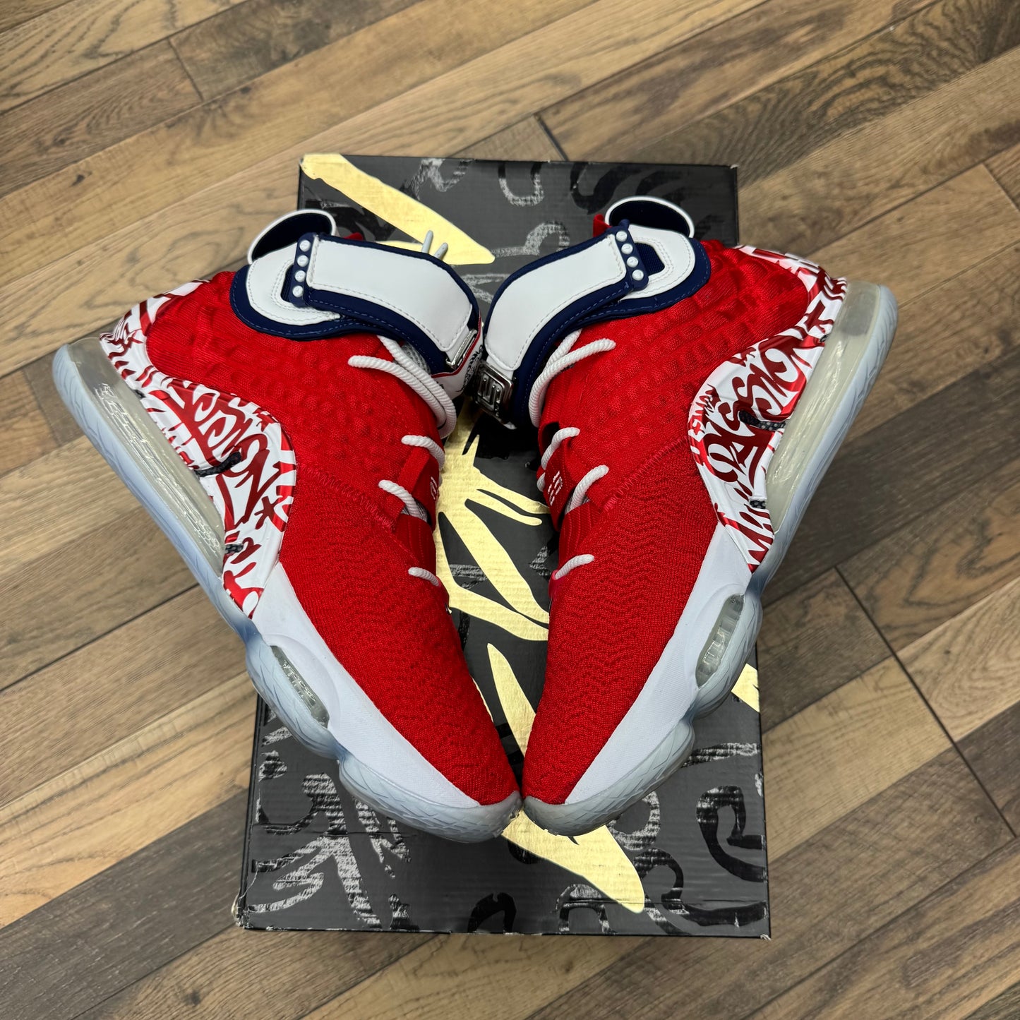 LeBron 17 Graffiti Sz 9 (Preowned)