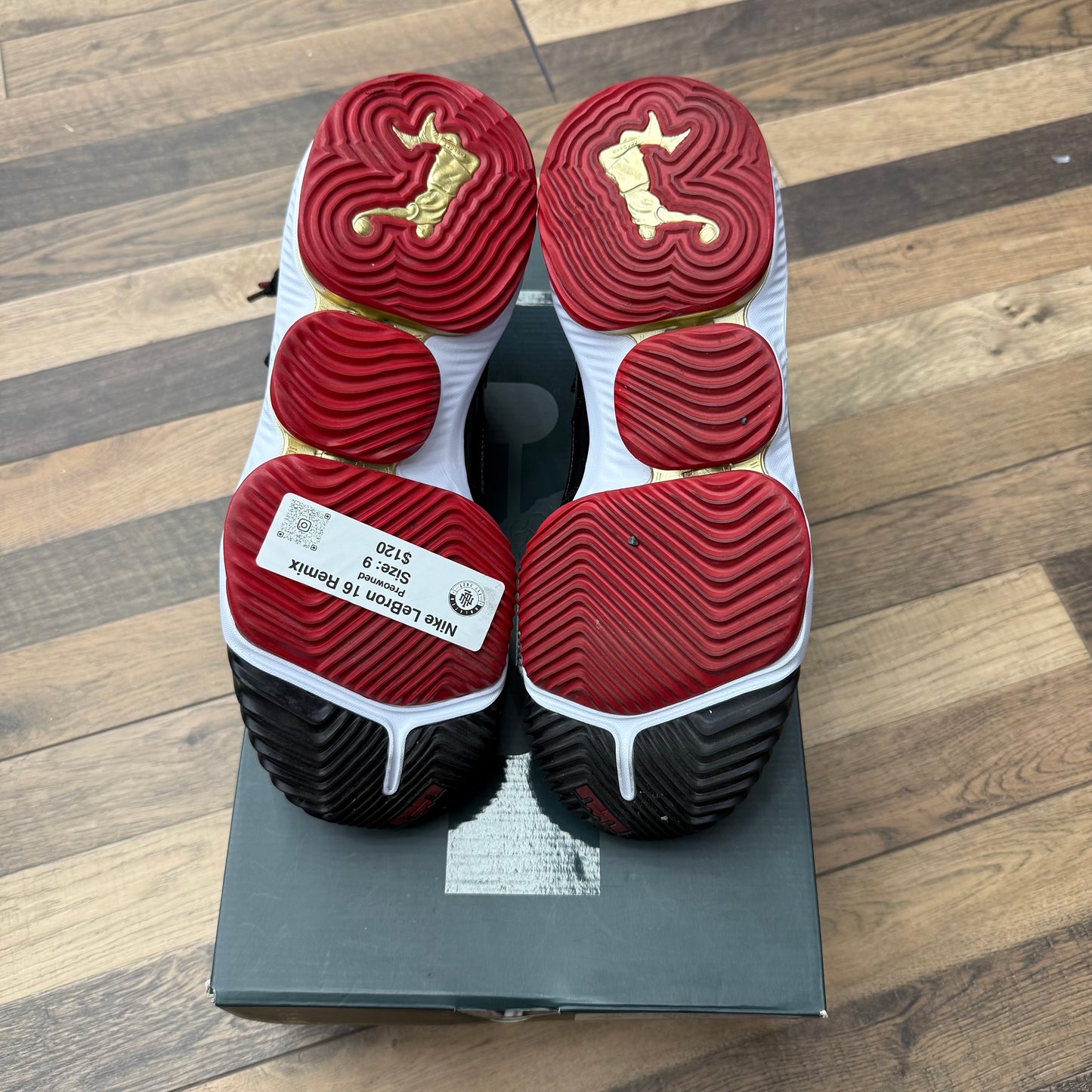 Nike LeBron 15 Remix Sz 9 (Preowned)