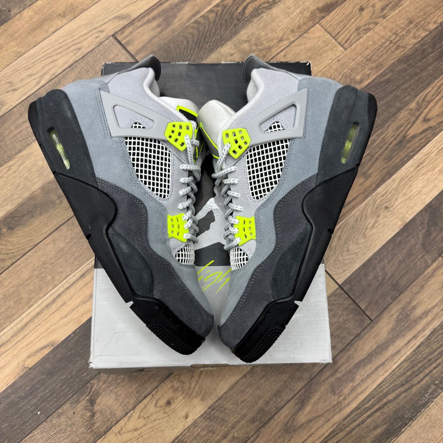 Jordan 4 Neon 95 Sz 11 (Preowned)