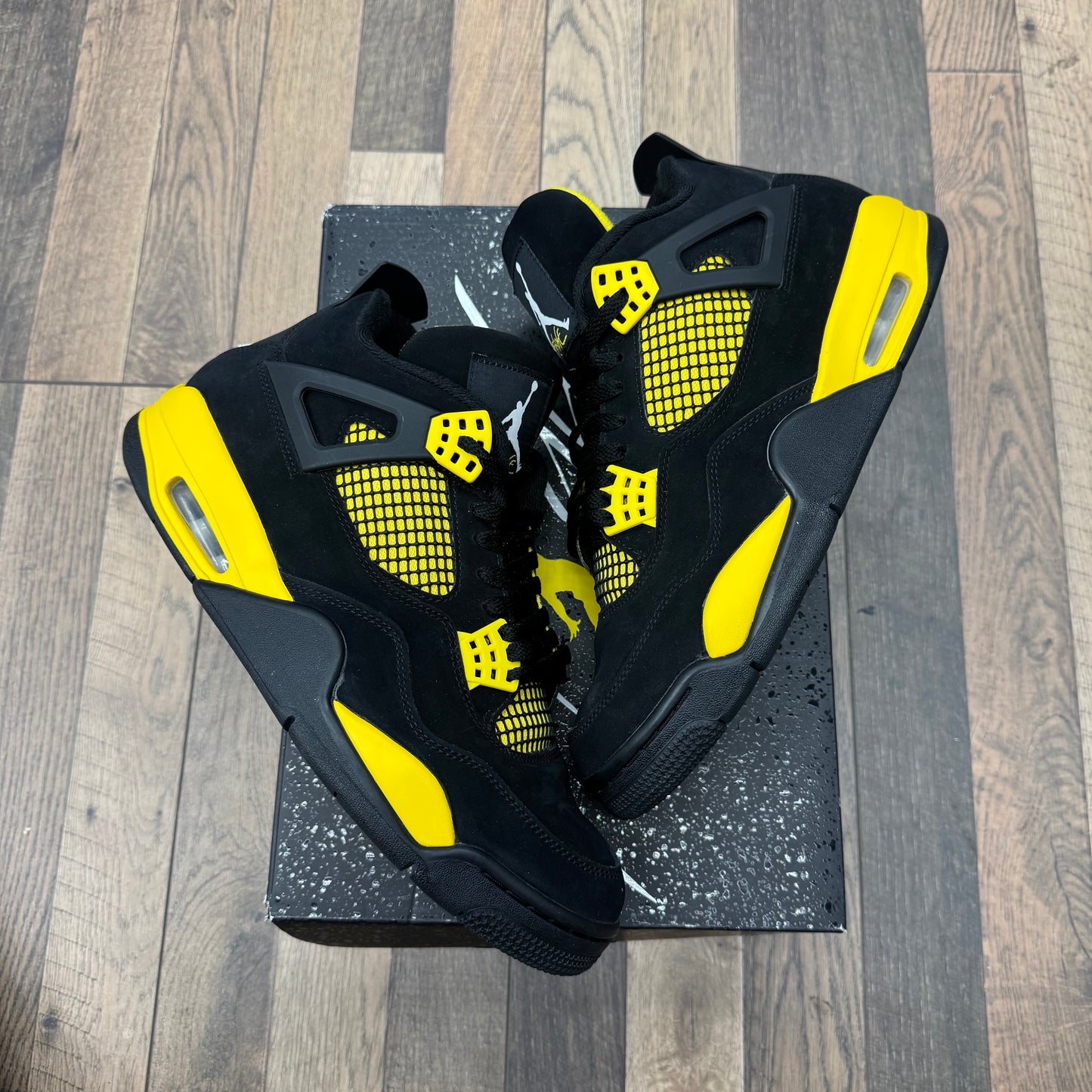 Jordan 4 Thunder Sz 11 (Preowned)